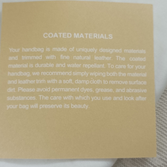 Authentic Michael Kors Pocketbook Tote in Vanilla - Picture 13 of 14